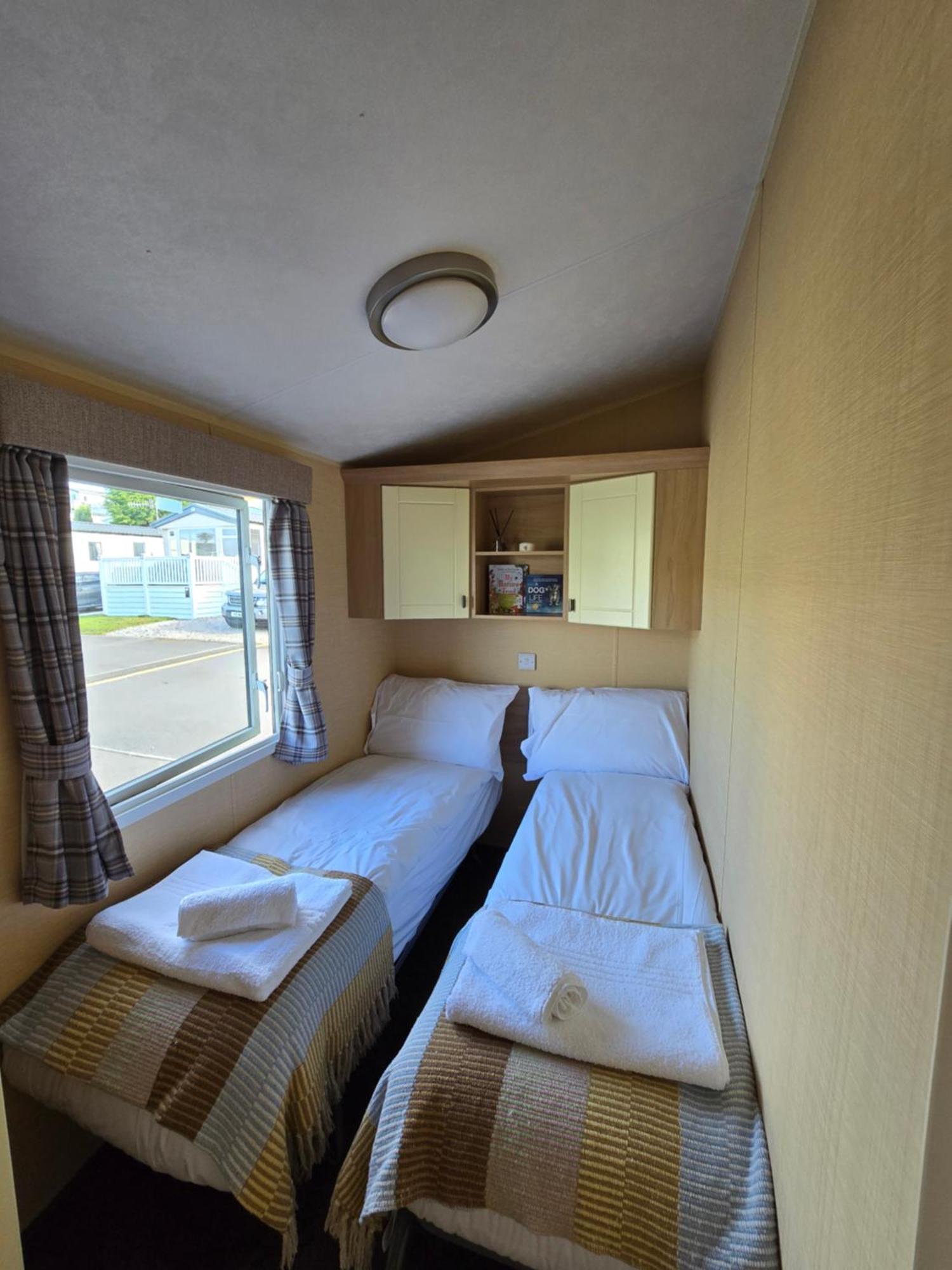 Caravan E6, The Miron Campsite