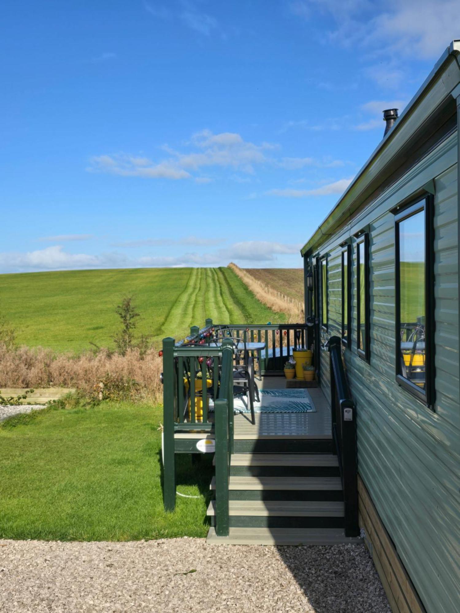 Caravan E6, The Miron Campsite